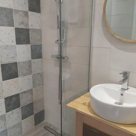 Appt Bord De /rez De Jardin Апартаменты *